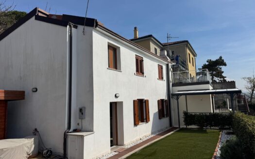 VENDUTA – Romagna Alta – Casetta Singola con giardino